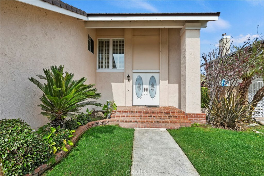 Property Photo:  18207 Leaf Circle  CA 92648 