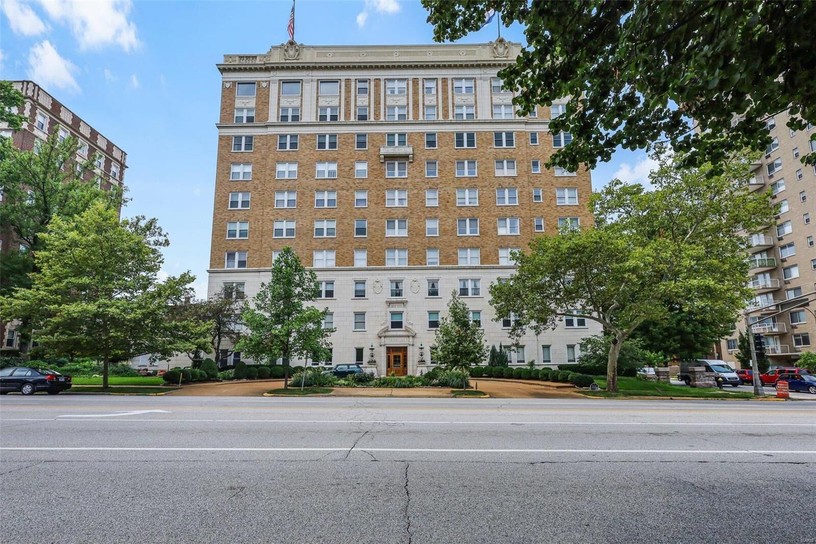 Property Photo: 709 S Skinker Boulevard 801 MO 63105