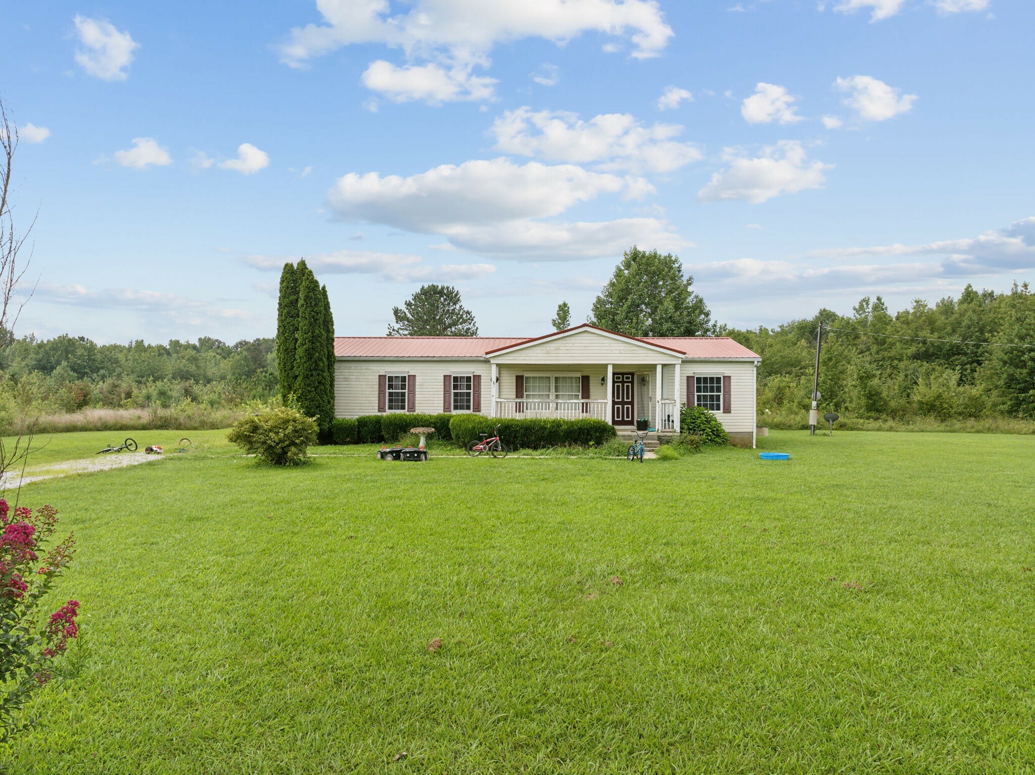 Property Photo: 1692 Sainville Rd TN 37355
