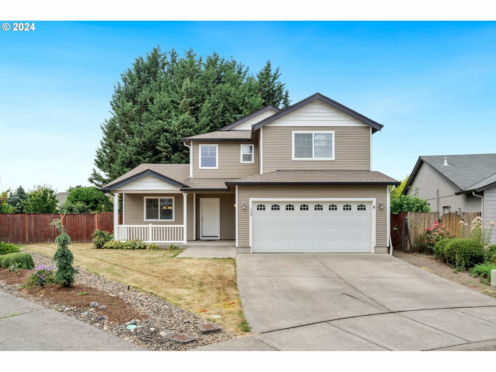 Property Photo:  1308 NW 15th Ct  WA 98604 