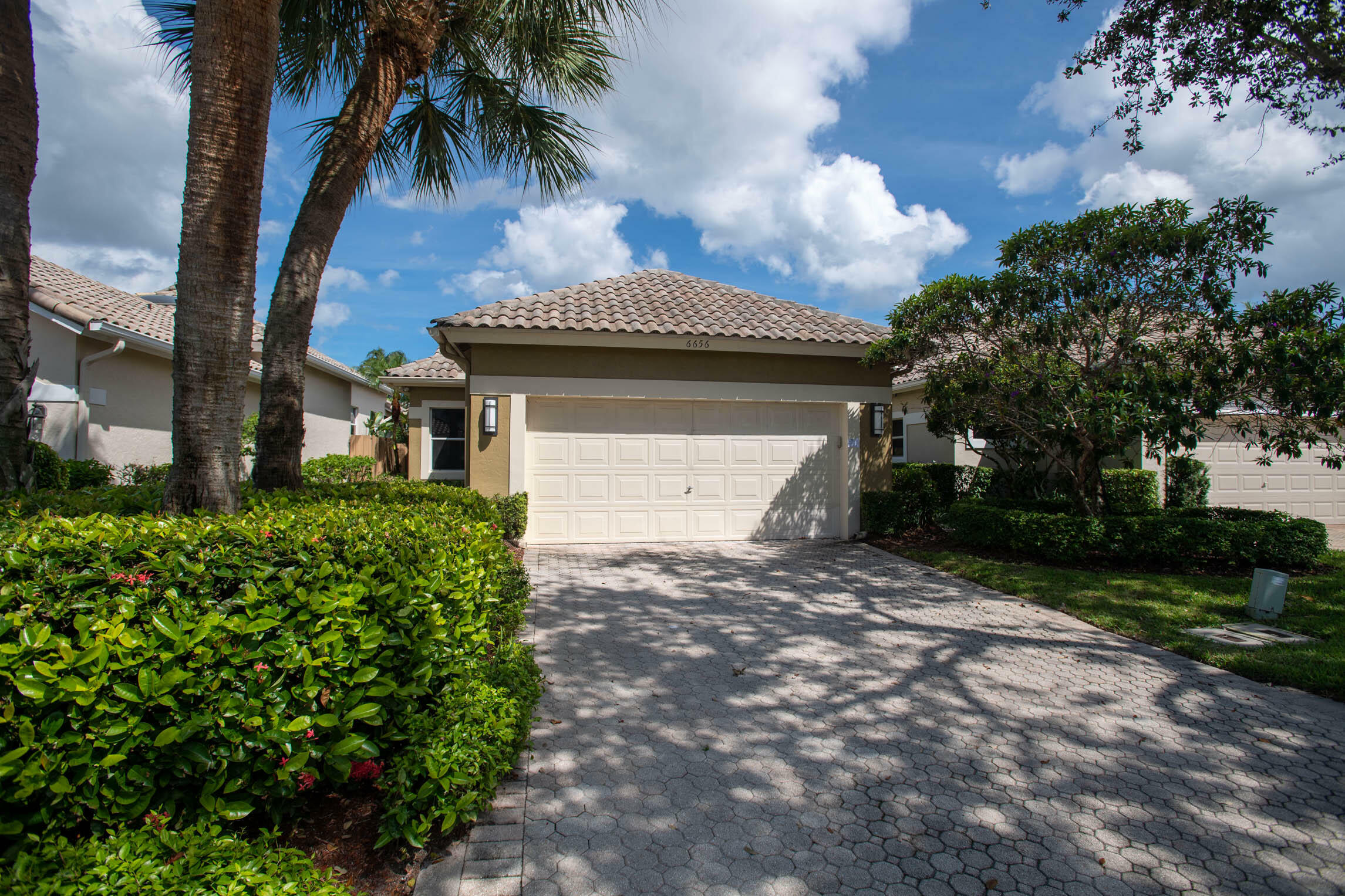 Property Photo:  6656 NW 25th Way  FL 33496 