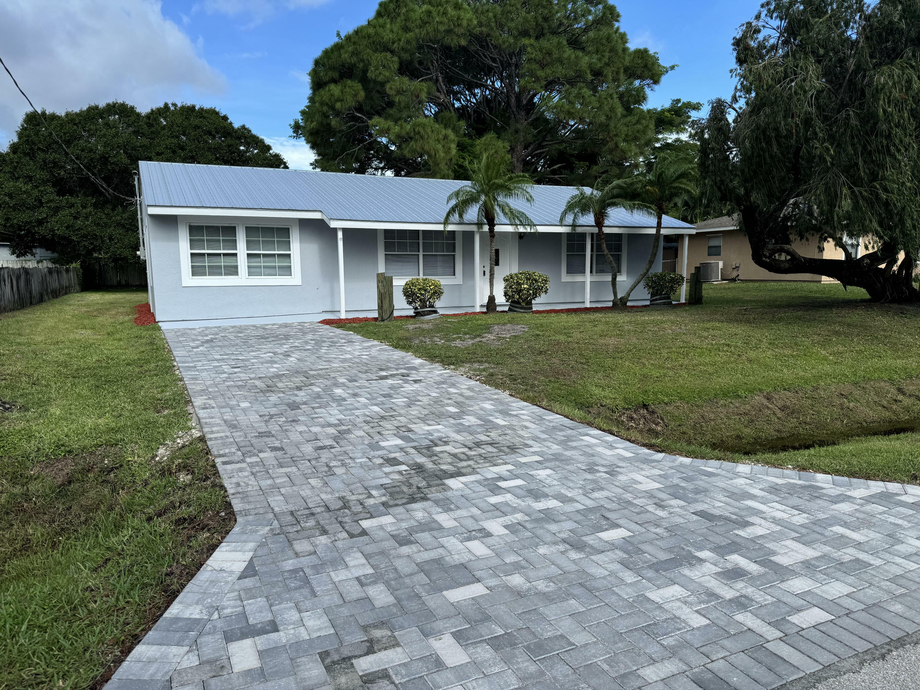 Property Photo:  4711 Myrtle Drive  FL 34982 