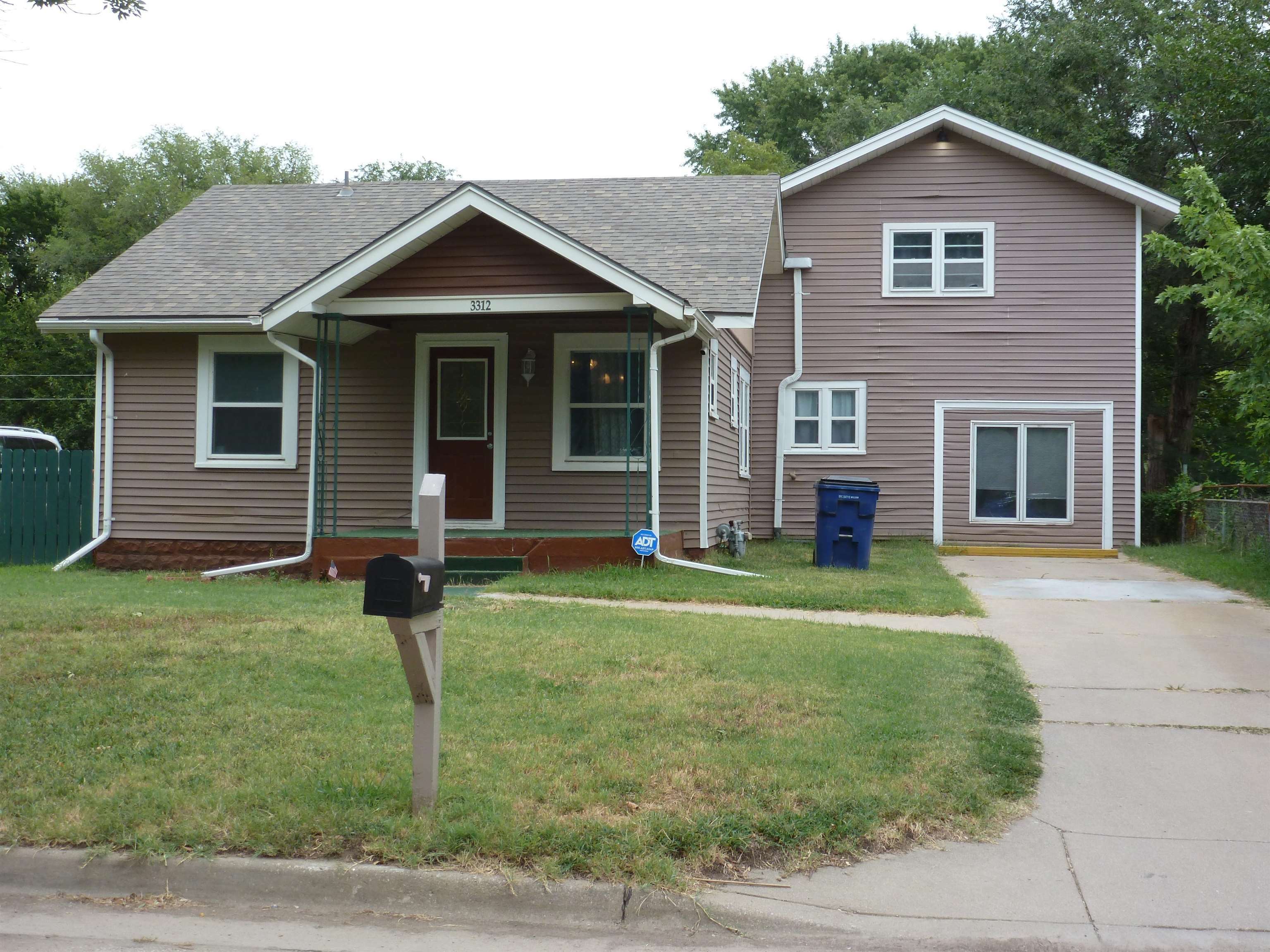 Property Photo:  3312 N Park Pl  KS 67204 