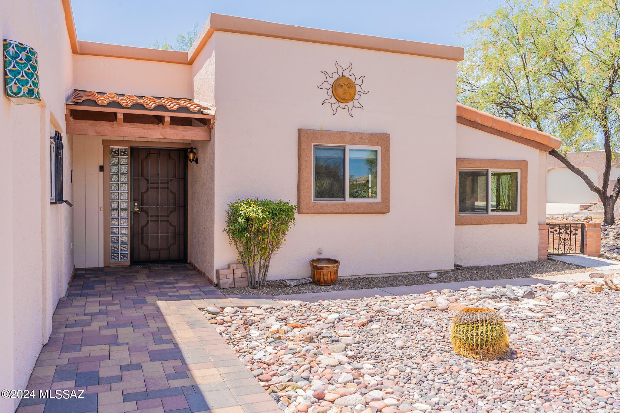 Property Photo:  983 W Camino Guarina  AZ 85614 