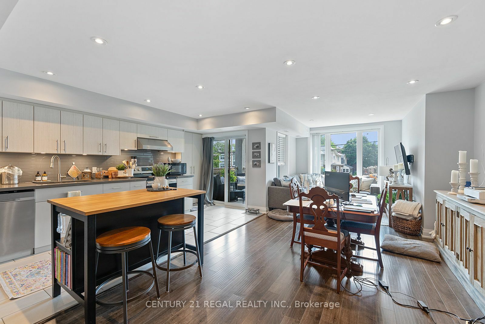 Property Photo:  2504 Lakeshore Blvd W  ON M8V 1E1 