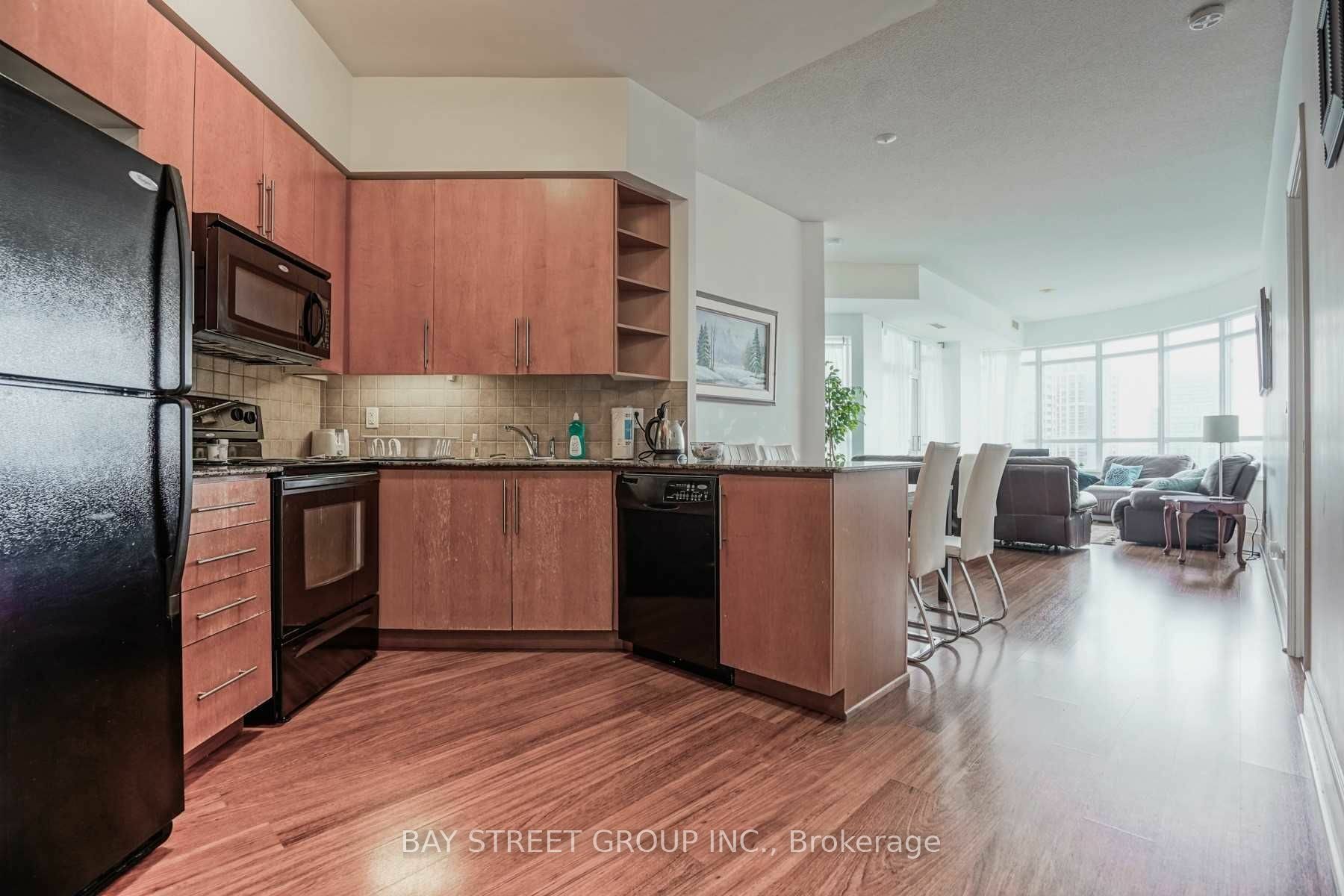 Property Photo:  310 Burnhamthorpe Rd W 2002  ON L5B 4P9 