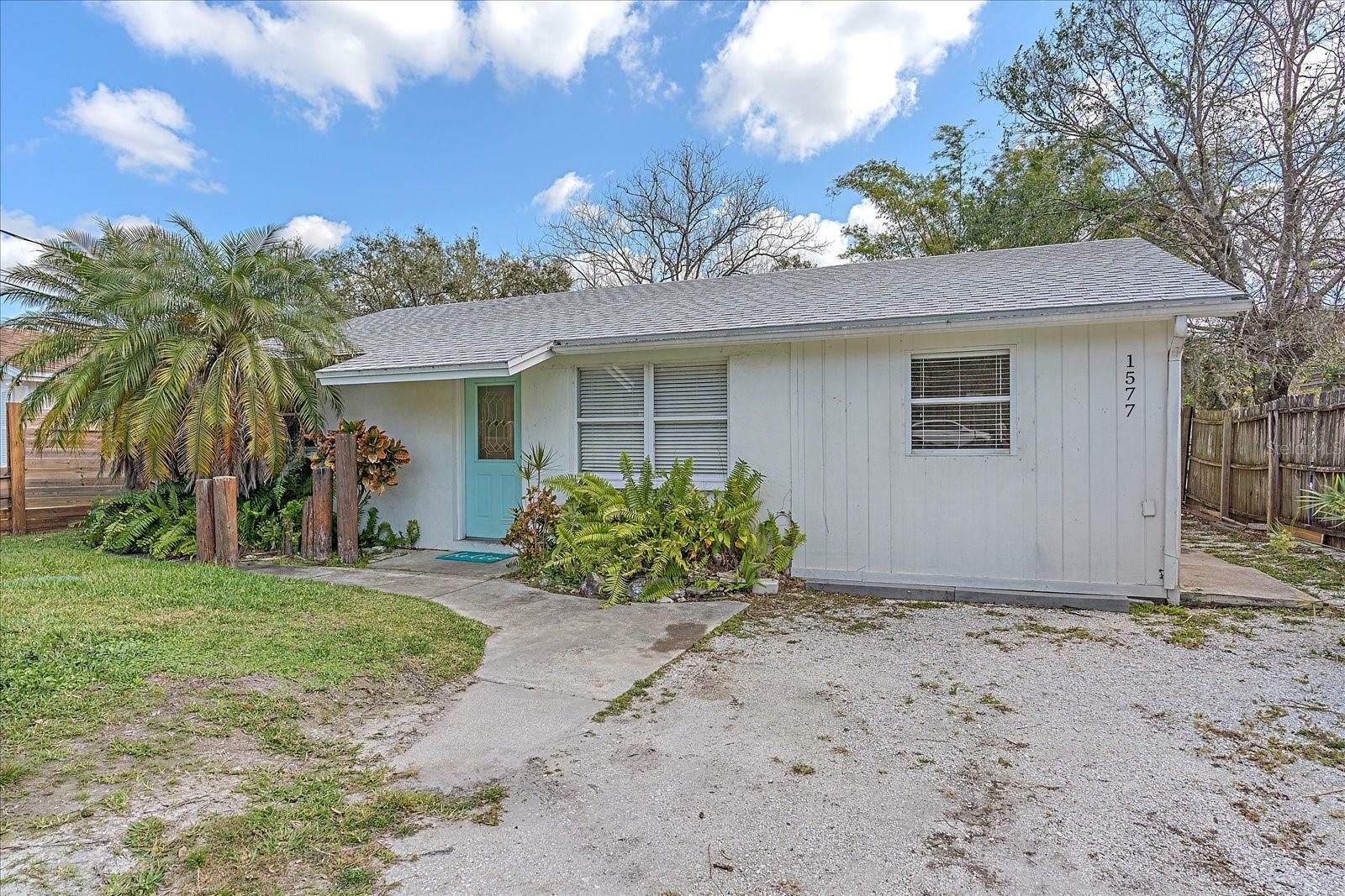 Property Photo:  1577 Honore Avenue  FL 34232 