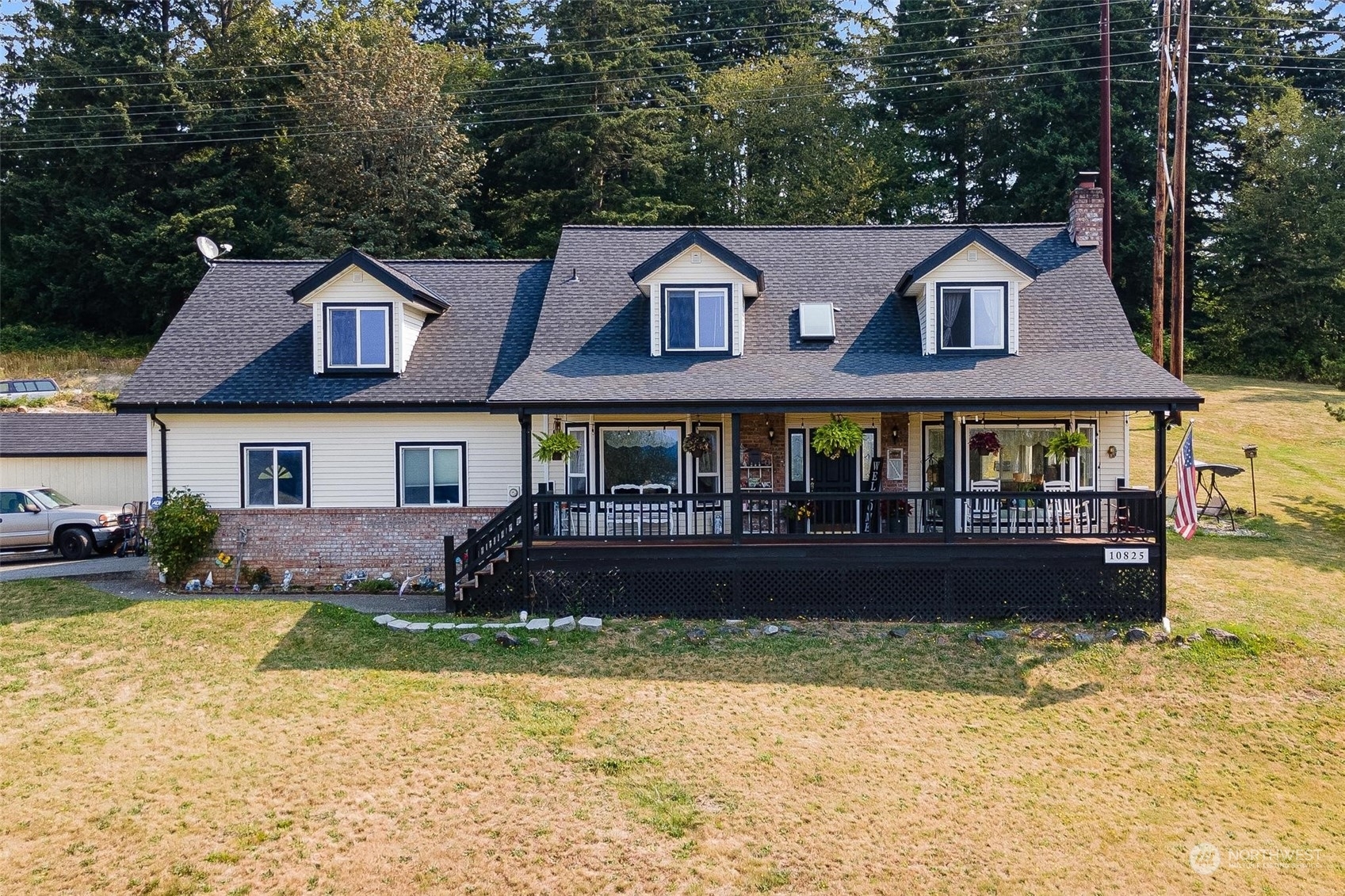 Property Photo:  10825 76th Drive NE  WA 98271 