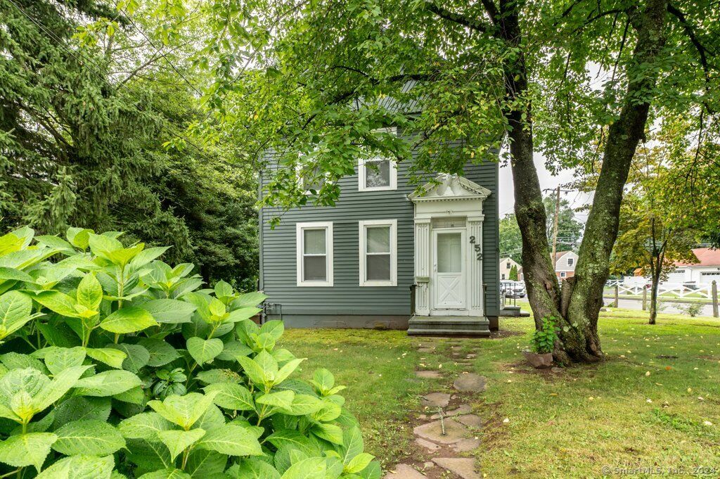 Property Photo:  252 Main Street  CT 06451 