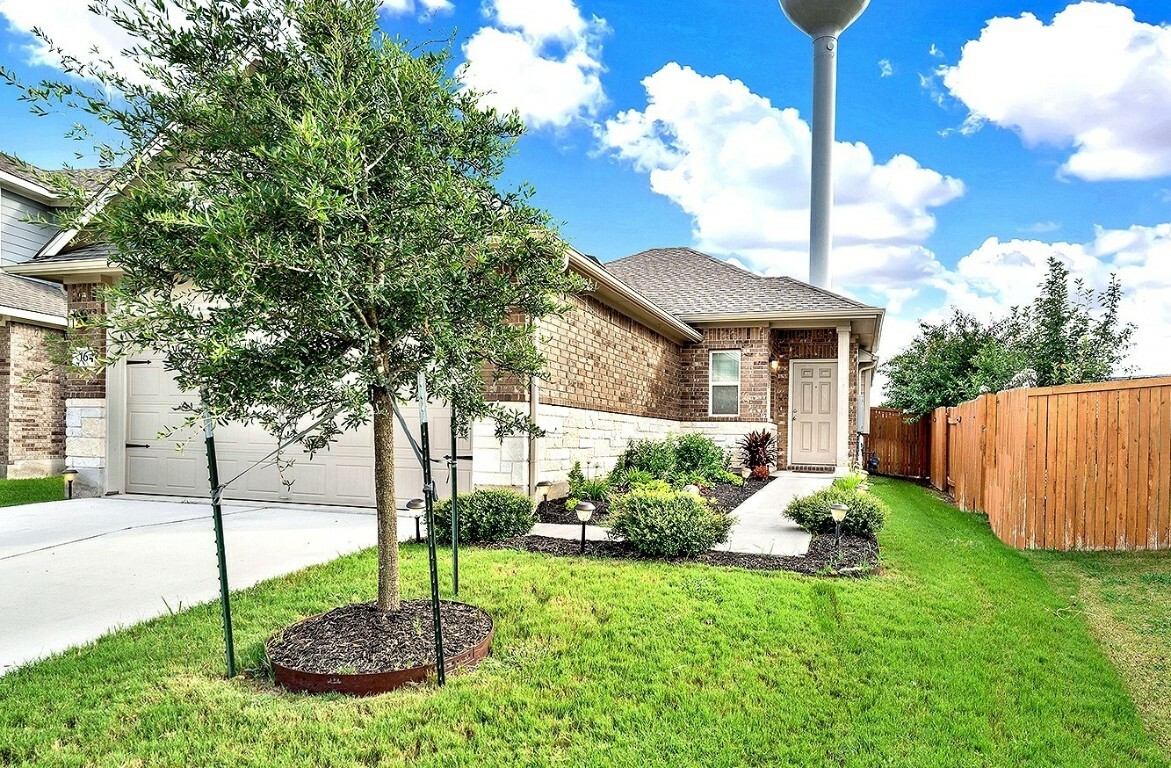 Property Photo:  164 Pelican Bay Circle  TX 78640 