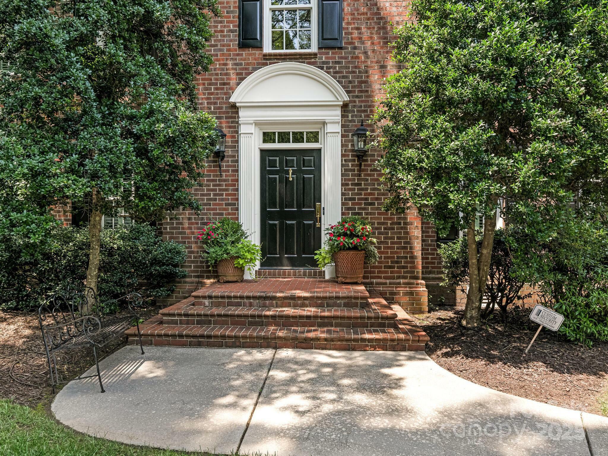 Property Photo:  4301 Fairview Oaks Drive  NC 28211 