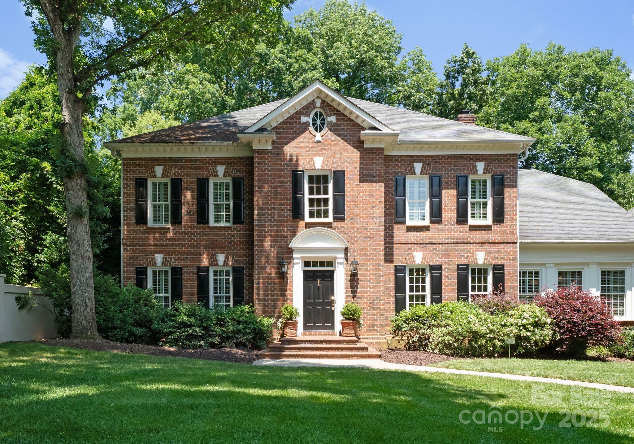 Property Photo:  4301 Fairview Oaks Drive  NC 28211 