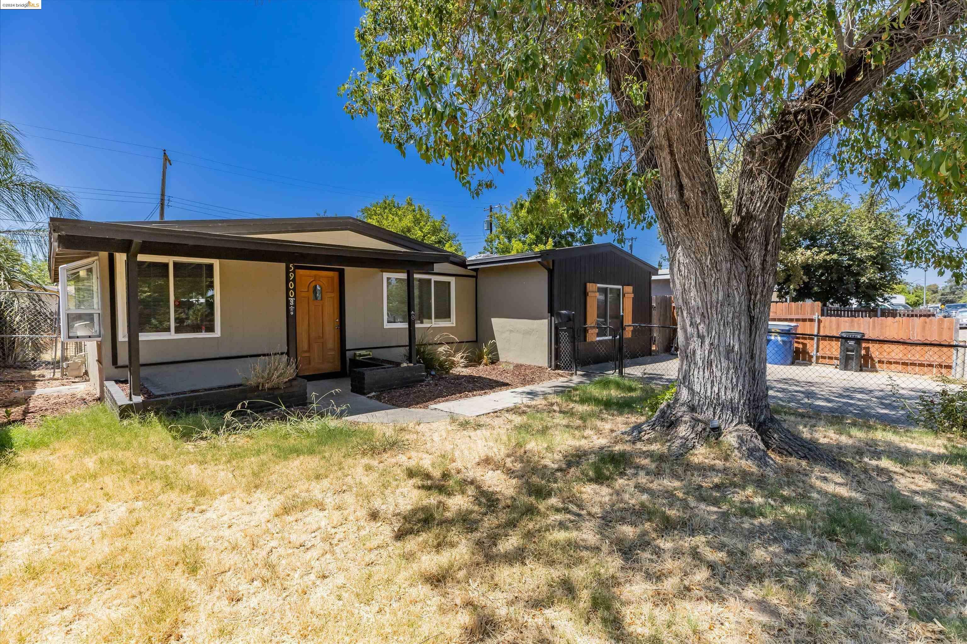 Property Photo:  5900 Nina Way  CA 95824 