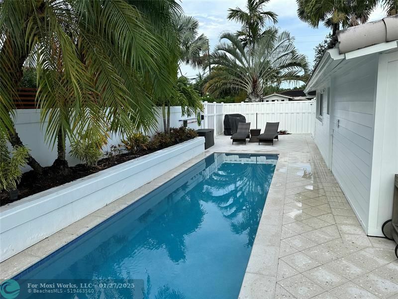 Property Photo:  2409 NE 19th Ave  FL 33305 