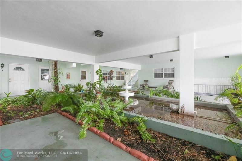 Property Photo:  2404 NE 33rd Ave 6  FL 33305 