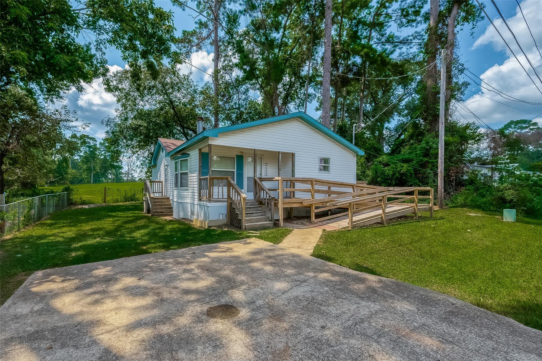 Property Photo: 16861 W Lynbrook TX 77316