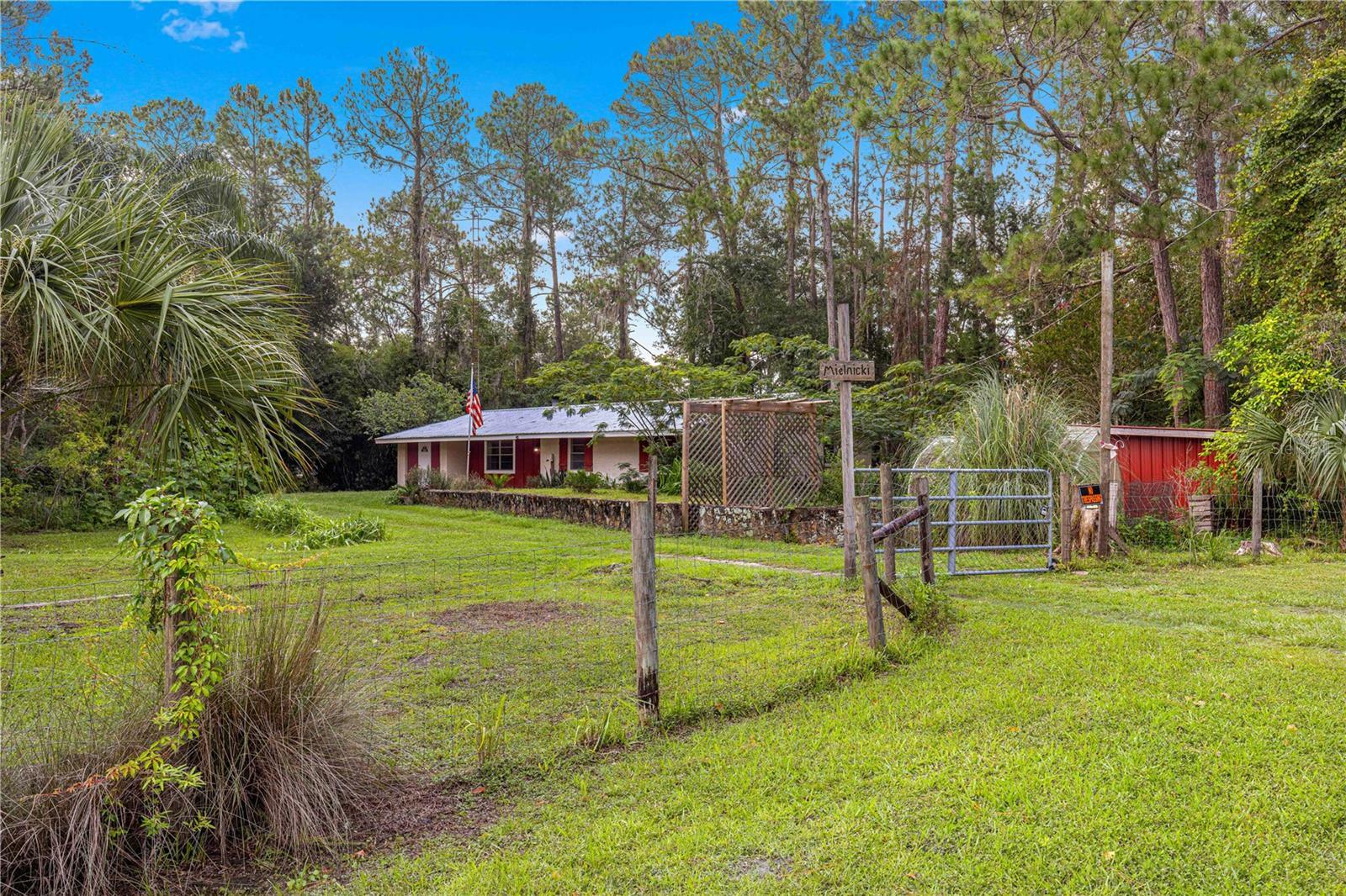 Property Photo:  23401 NE 113th Avenue  FL 32134 