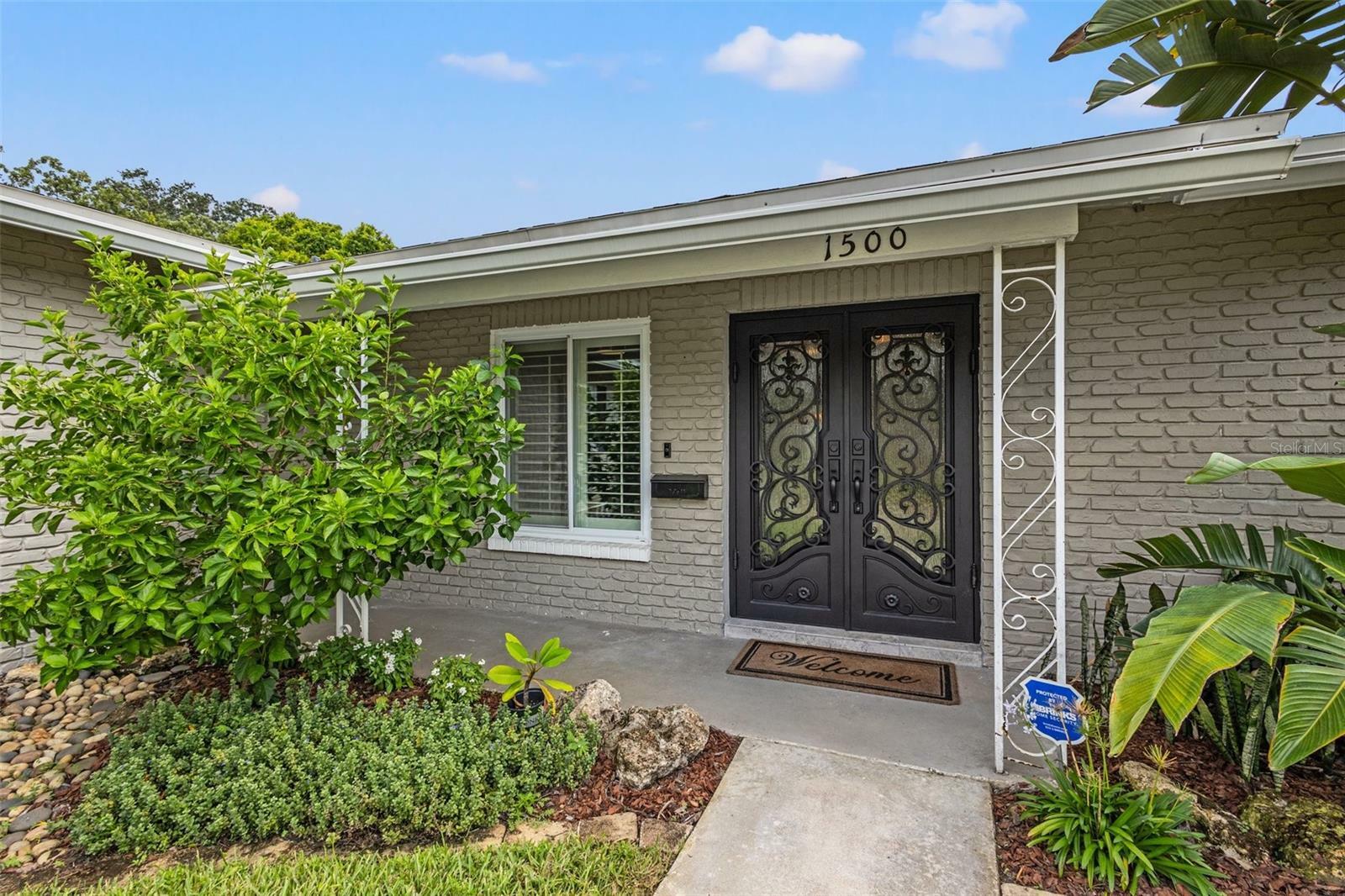 Property Photo: 1500 Alhambra Way S FL 33705