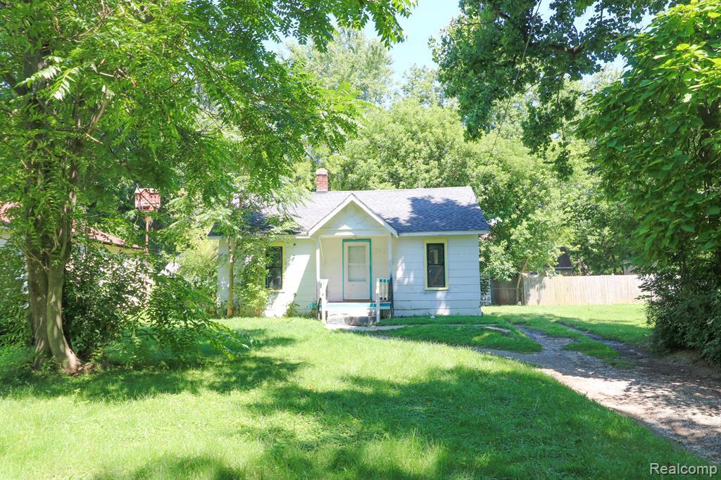 2429 Delaware Avenue  Flint MI 48506 3449 photo