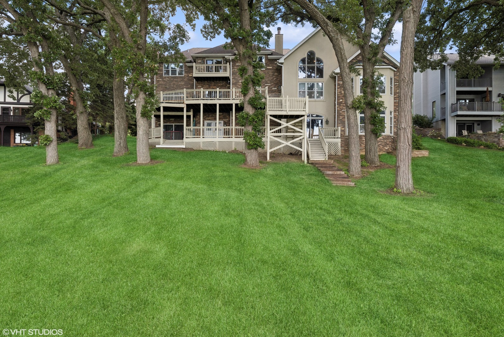 Property Photo:  605 Lake Shore Boulevard  IL 60084 