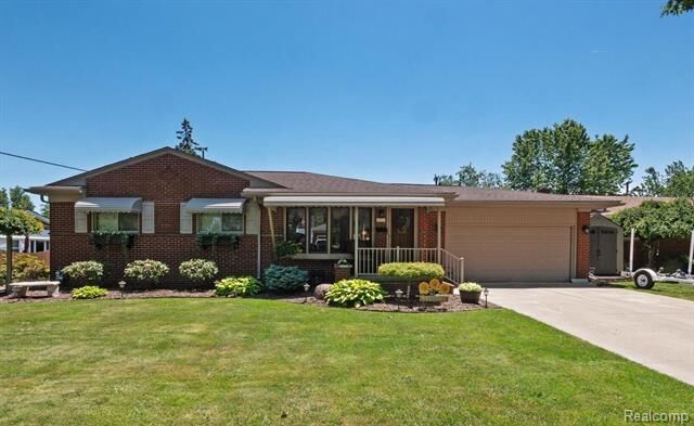 Property Photo:  2921 Bates  MI 48183 
