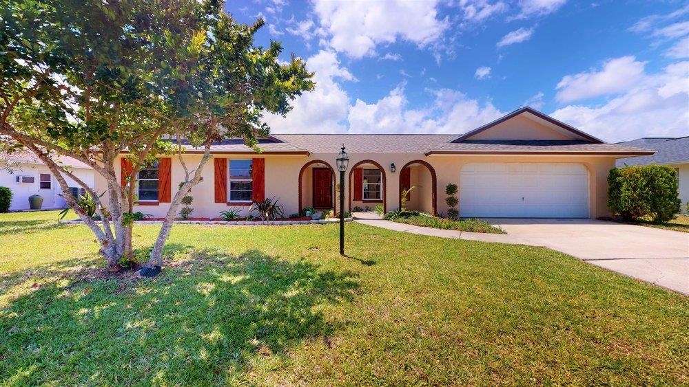 Property Photo:  10 Coral Reef Ct  FL 32137 