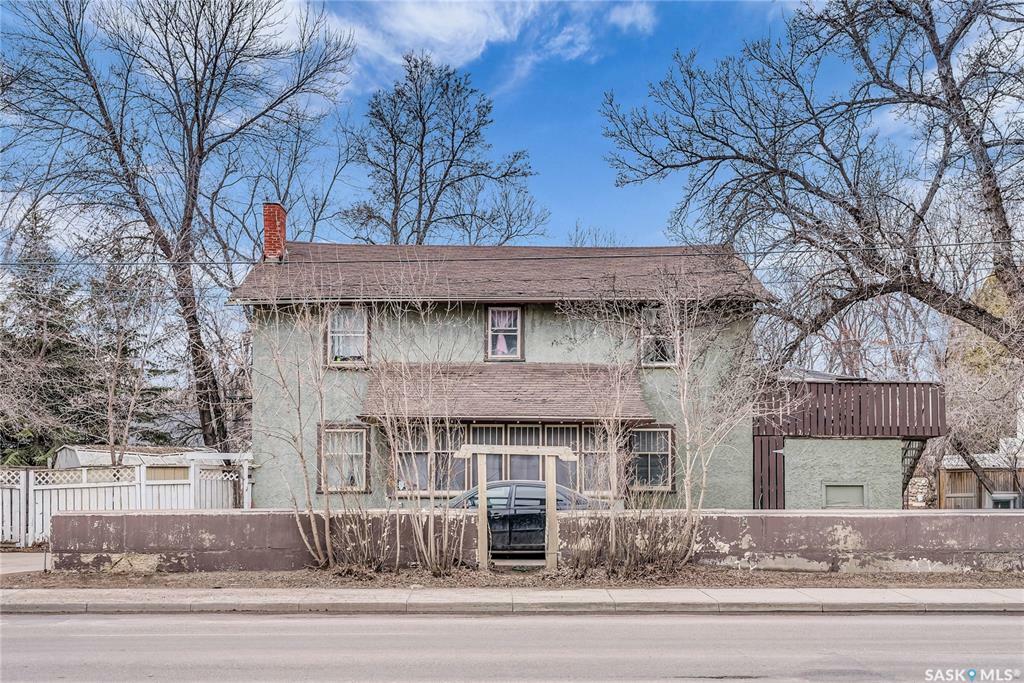 Photo de la propriété:  210 Clarence Avenue N  SK S7N 1H9 