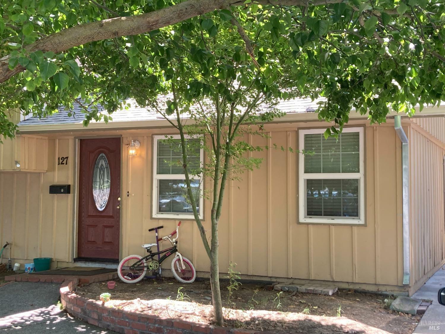 Property Photo: 127 Sandalwood Court CA 95401