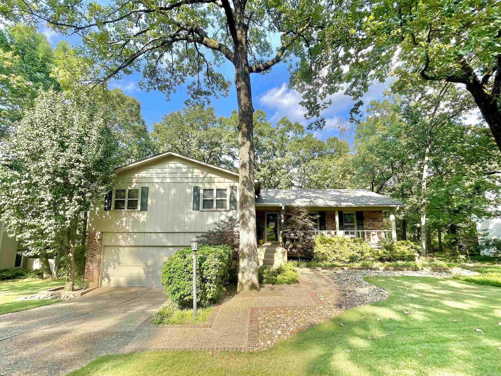 Property Photo:  7 Woodstock Court  AR 72227 
