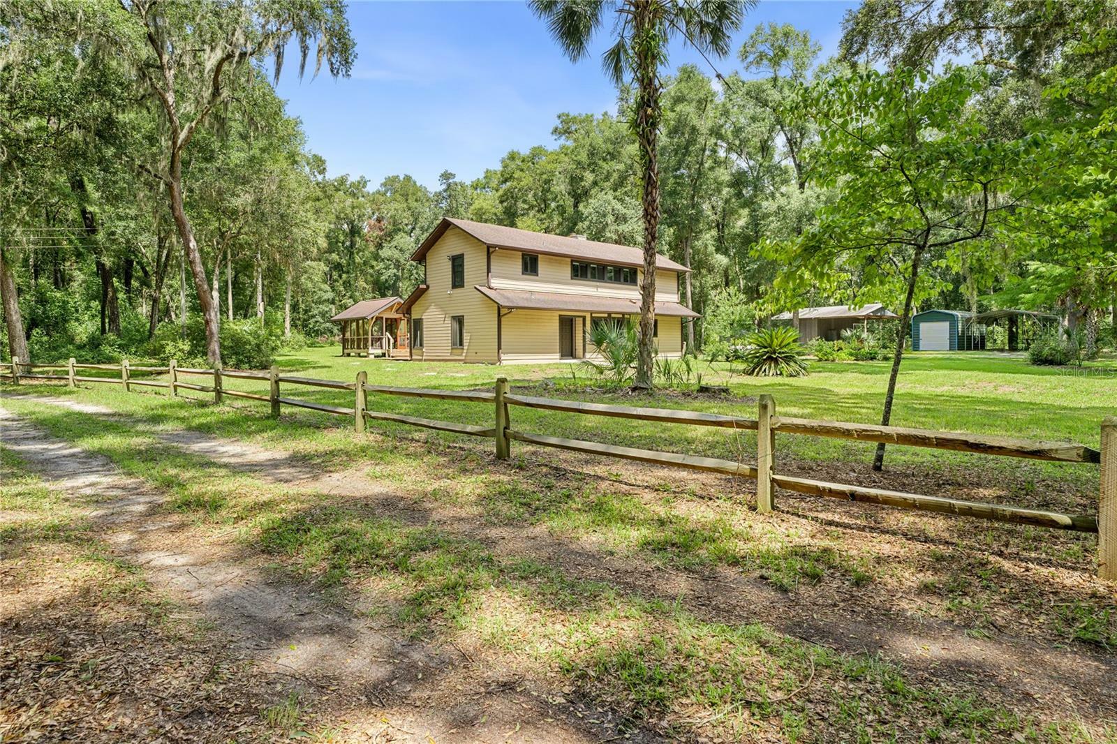 Property Photo: 8812 SW 157th Avenue FL 32618