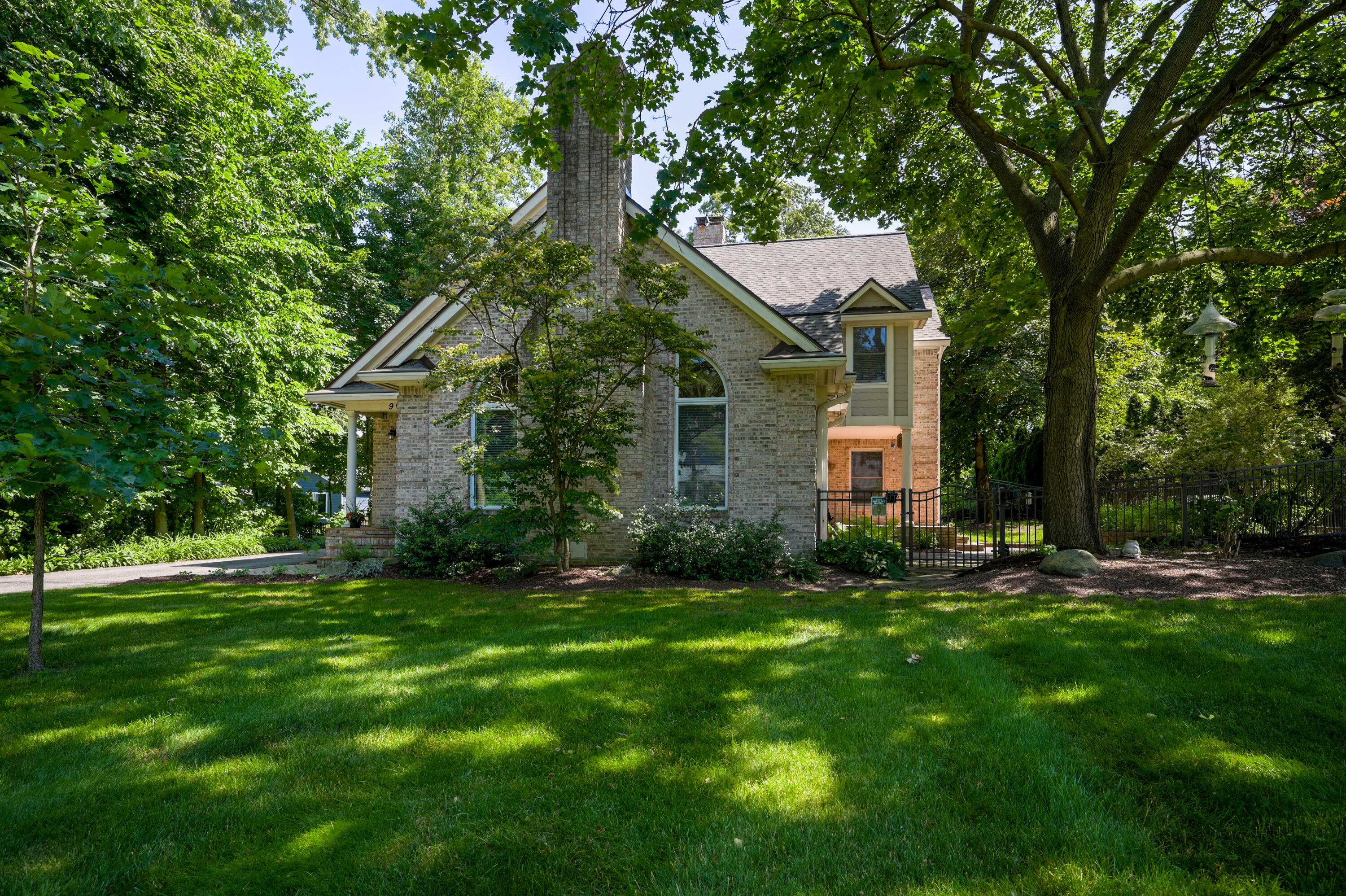 Property Photo:  903 Spring Drive  MI 48167 