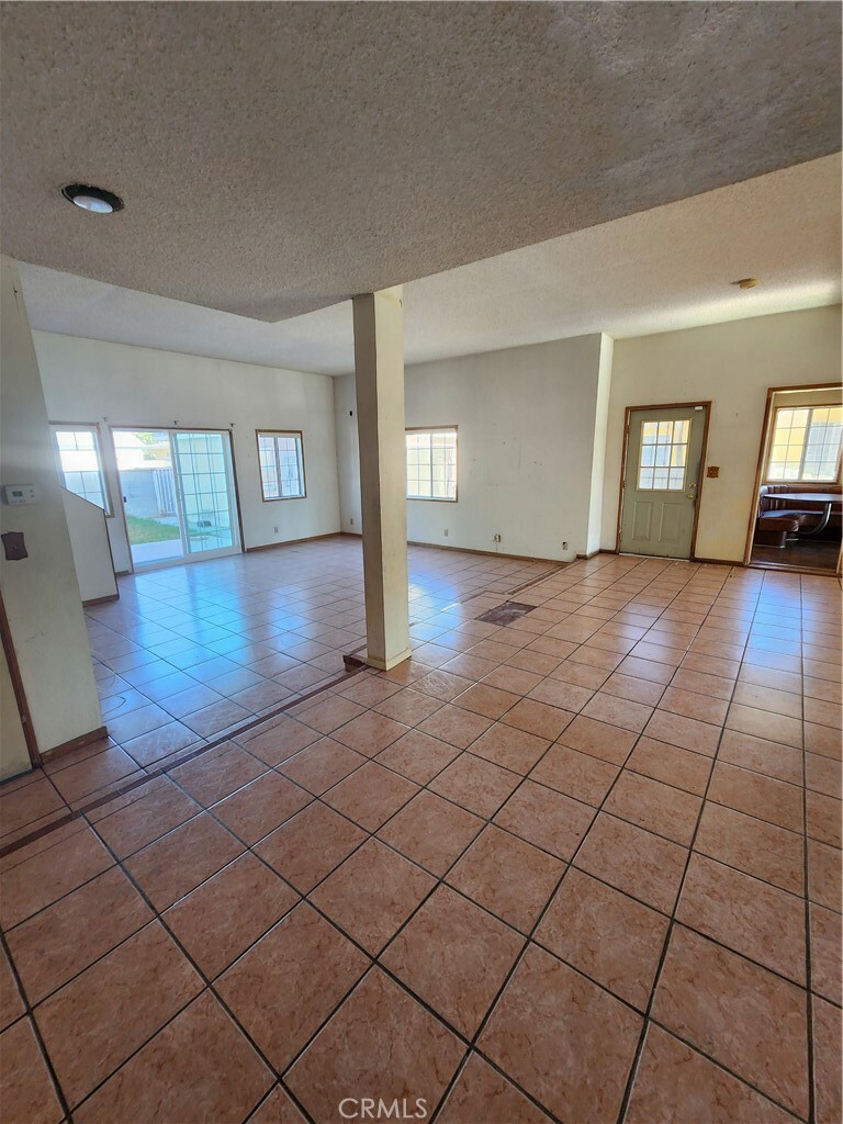 Property Photo:  1200 S Castlegate Avenue  CA 90221 