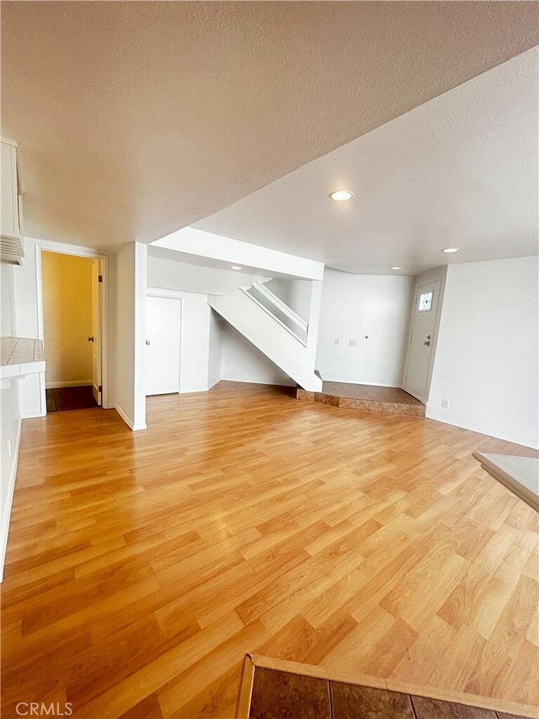 Property Photo:  1253 Tivoli Lane 32  CA 93065 