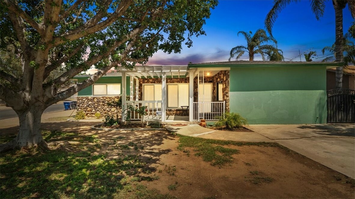 Property Photo:  10495 Cypress Avenue  CA 92505 