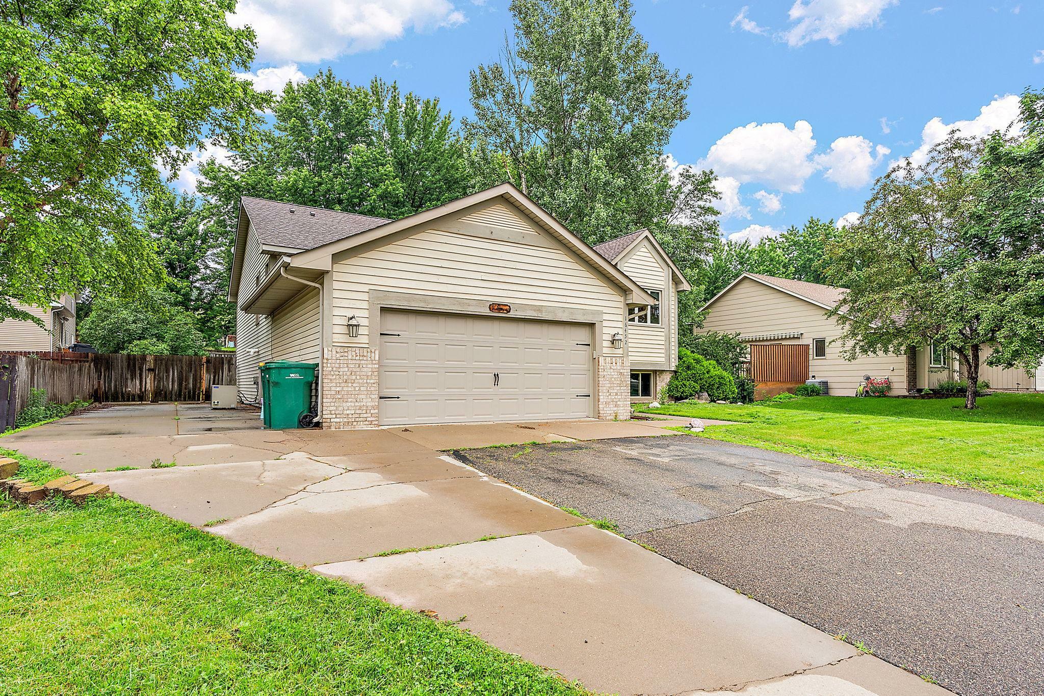 16452 Griffon Trail  Lakeville MN 55044 photo