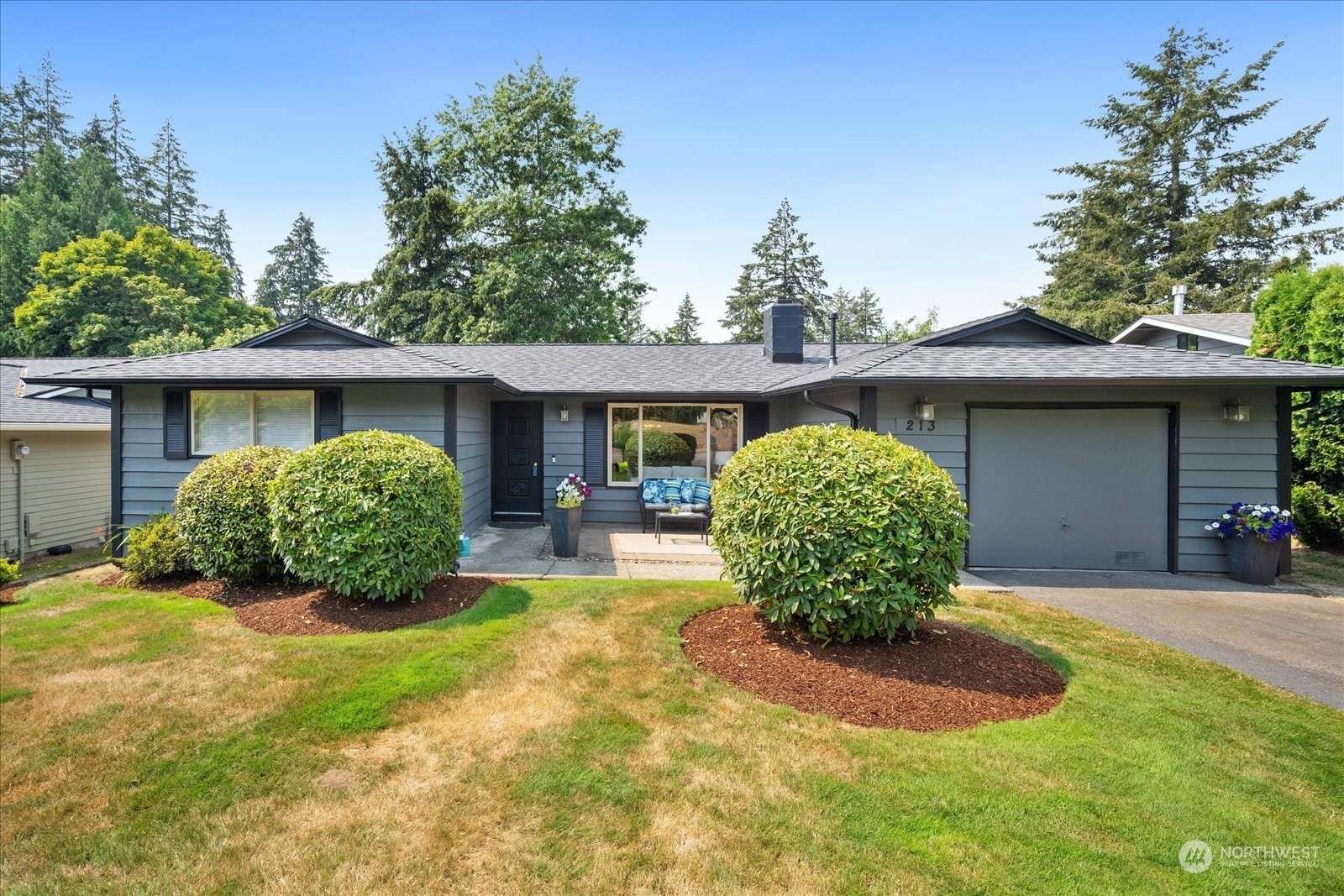 Property Photo:  213 Elma Place SE  WA 98059 