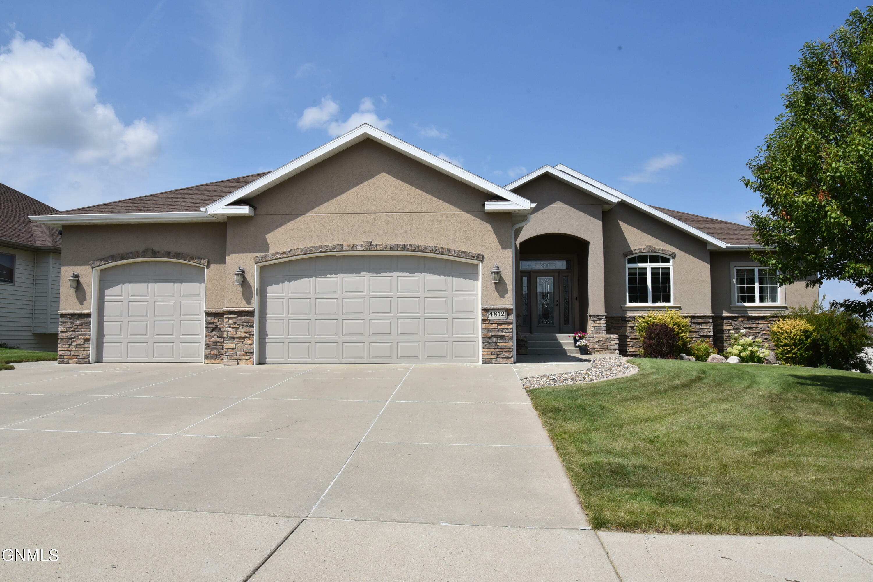 Property Photo:  4812 Granite Drive  ND 58503 