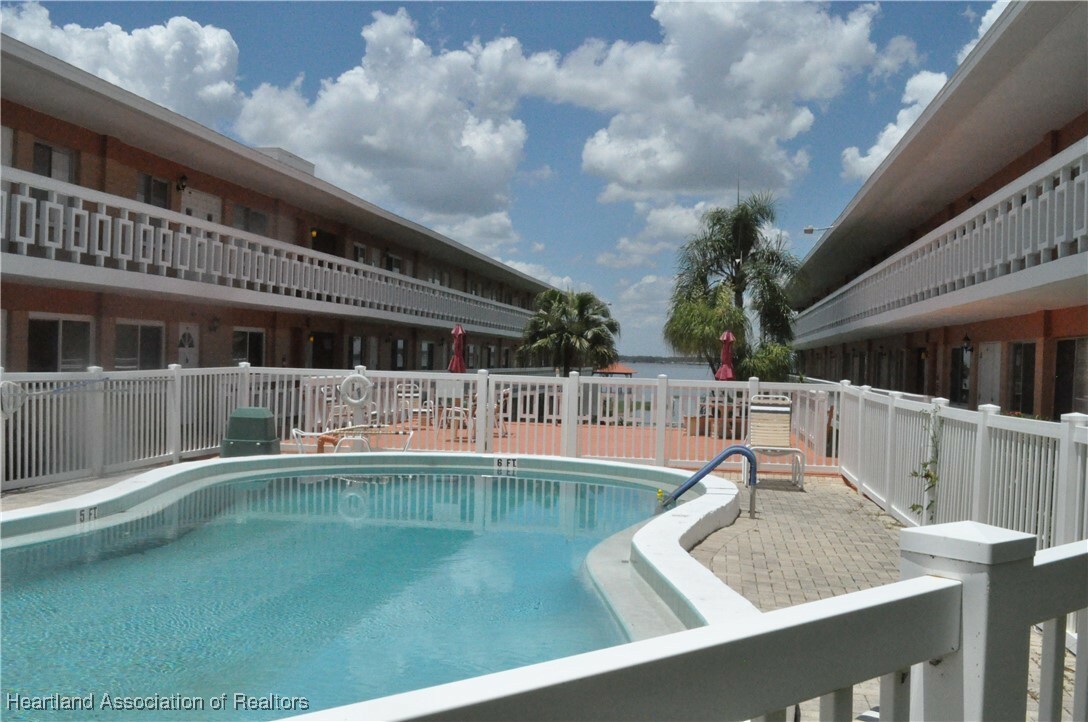 Property Photo:  2113 Lakeview Drive 5B  FL 33870 