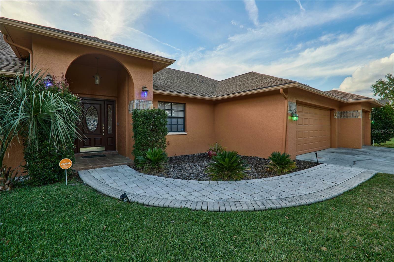 Property Photo:  10107 Bell Creek Drive  FL 33569 