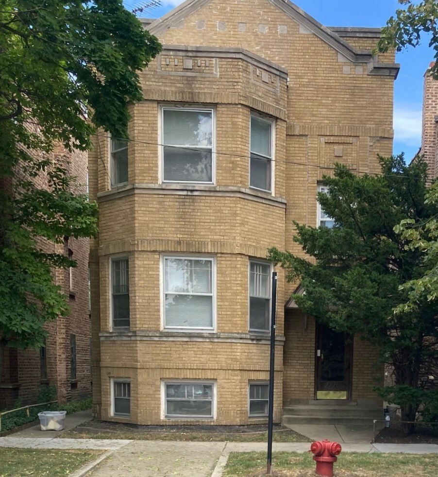 Property Photo:  2226 W Argyle Street  IL 60625 