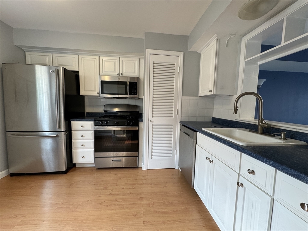 Property Photo:  1705 Windsor Dr N 1705  MA 01701 