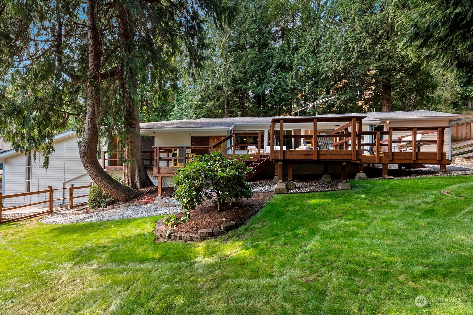 Property Photo:  1500 207th Avenue NE  WA 98074 