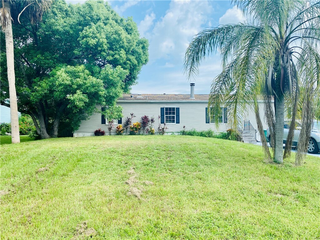 Property Photo:  112 Liberty Way  FL 34951 