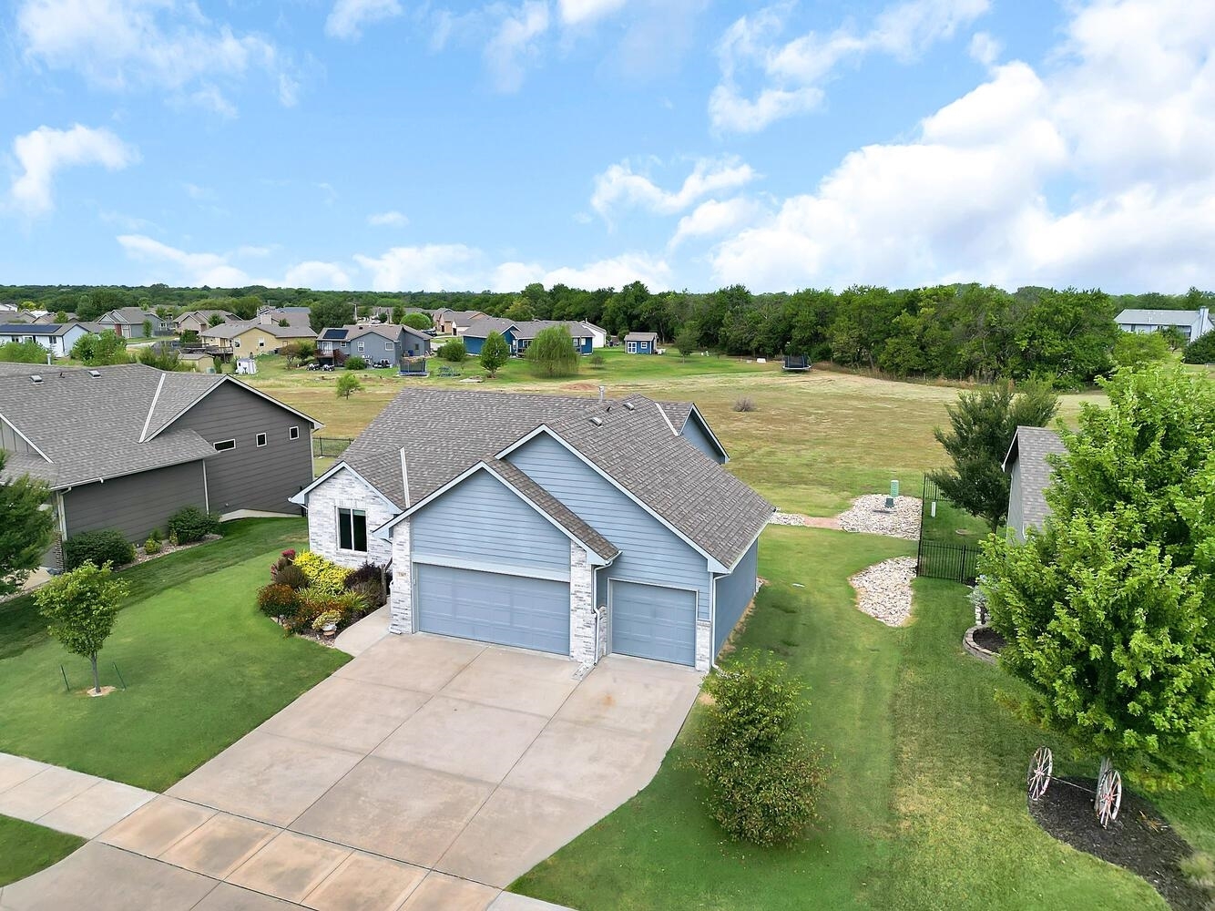 Property Photo:  3307 N Emerson St  KS 67037-8650 