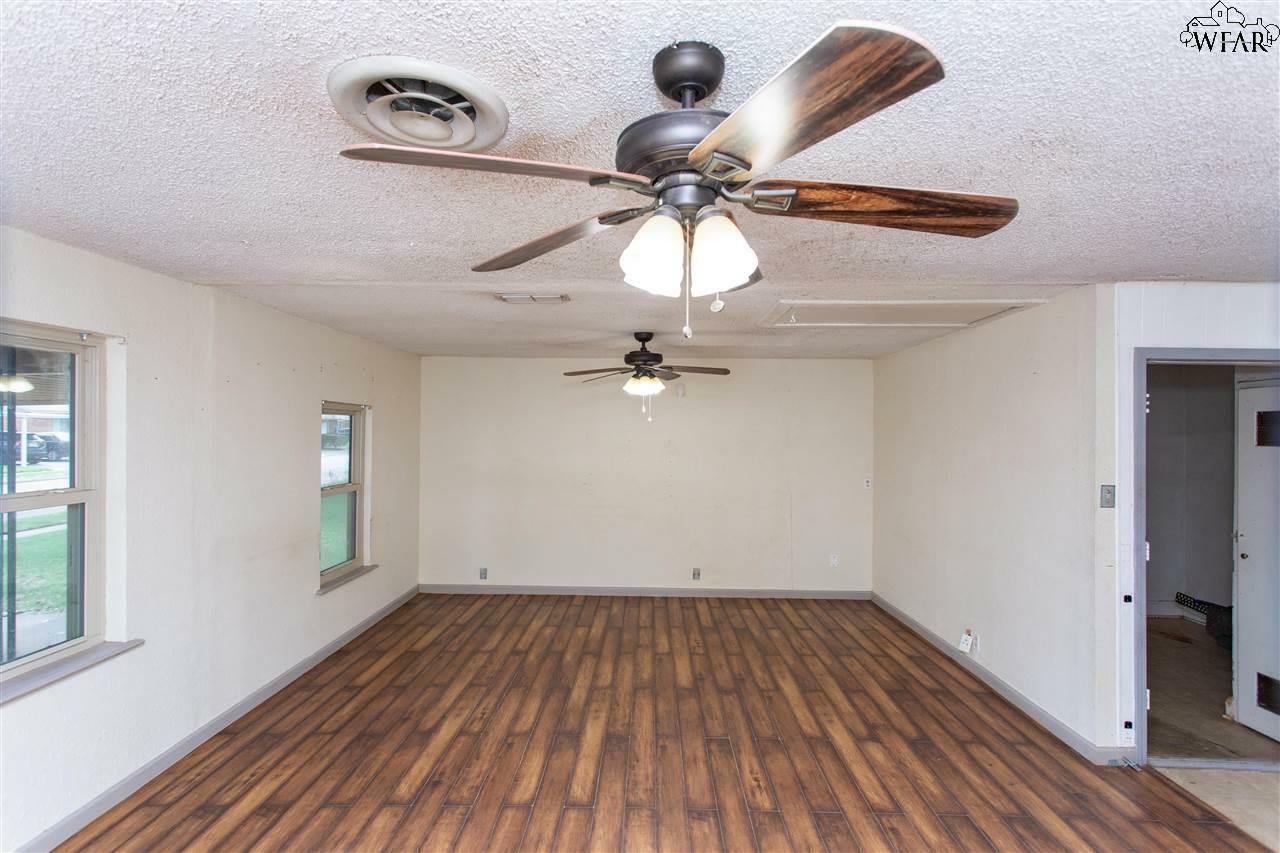 Property Photo:  5108 Kingston Drive  TX 76310 