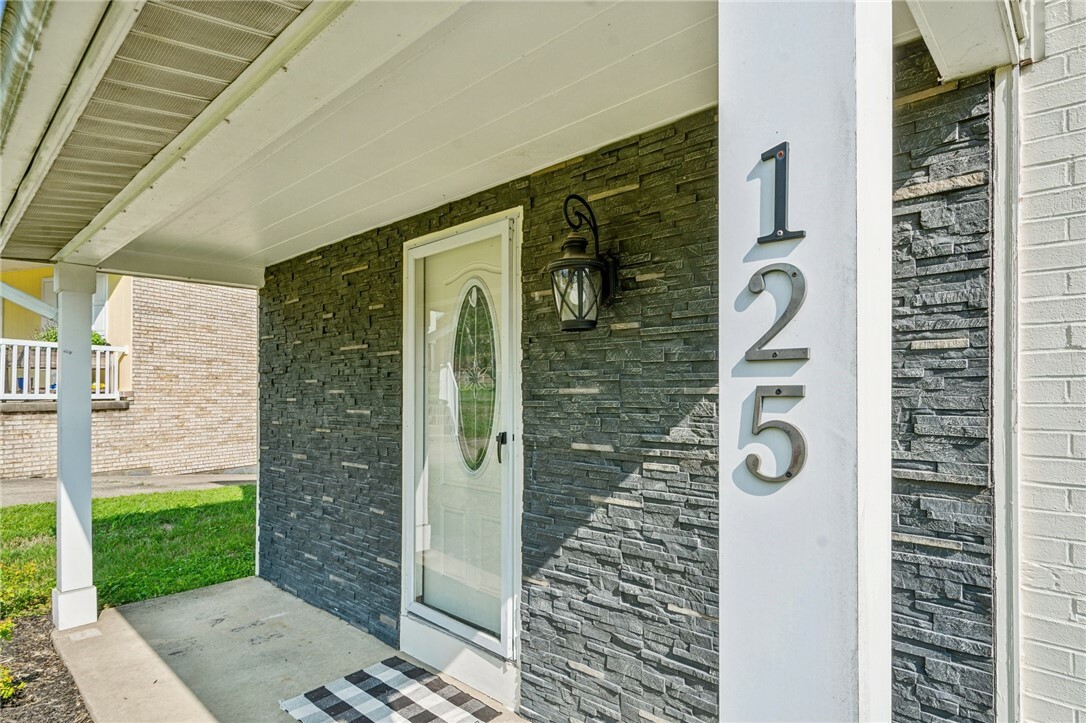 Property Photo:  125 Mayberry Drive  PA 15146 