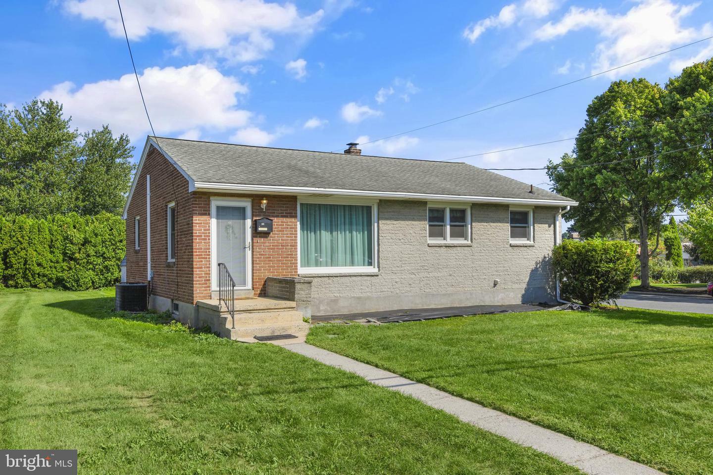 Property Photo:  201 W Elm Street  PA 17078 