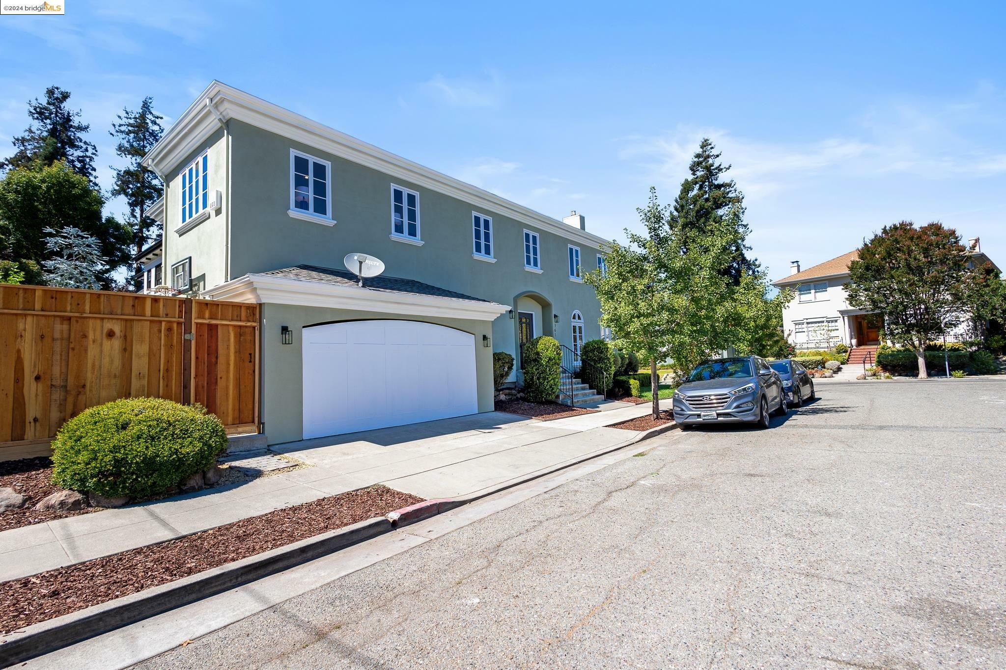 Property Photo:  761 Haddon Place  CA 94610 