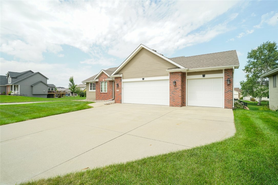 Property Photo:  305 NW 13th Street  IA 50111 