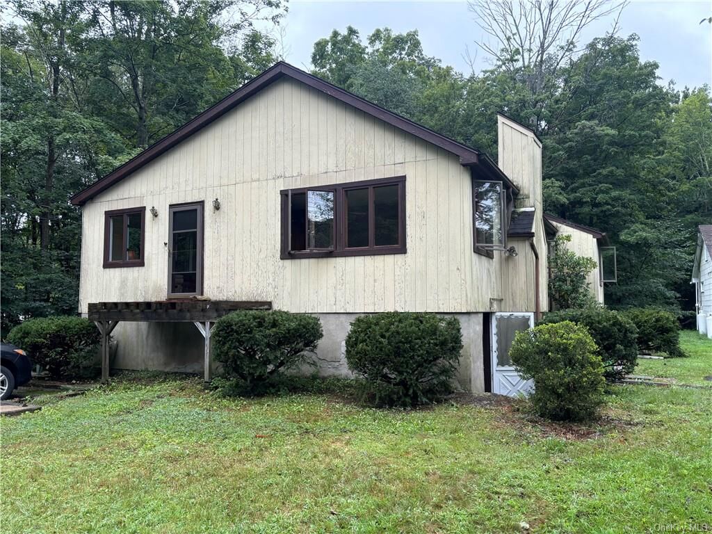 Property Photo:  613 Towners Court  NY 10512 